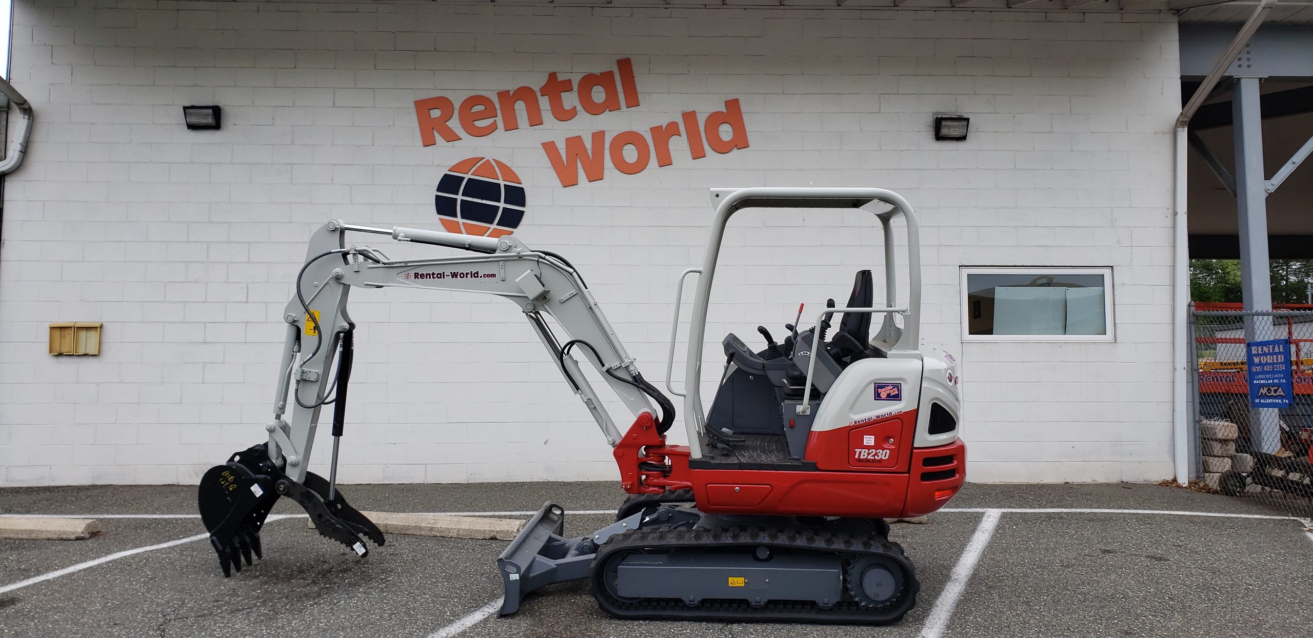 Excavator - Takeuchi Model 230R with Thumb - Image 8