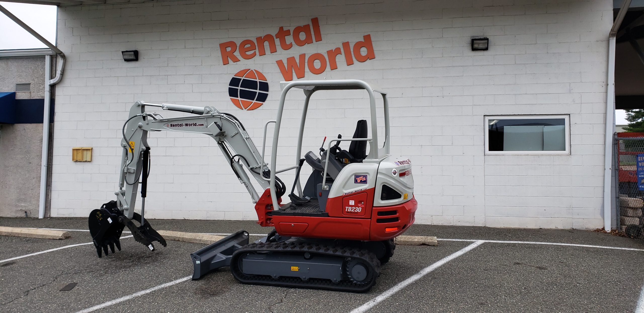 Excavator - Takeuchi Model 230R with Thumb - Image 10