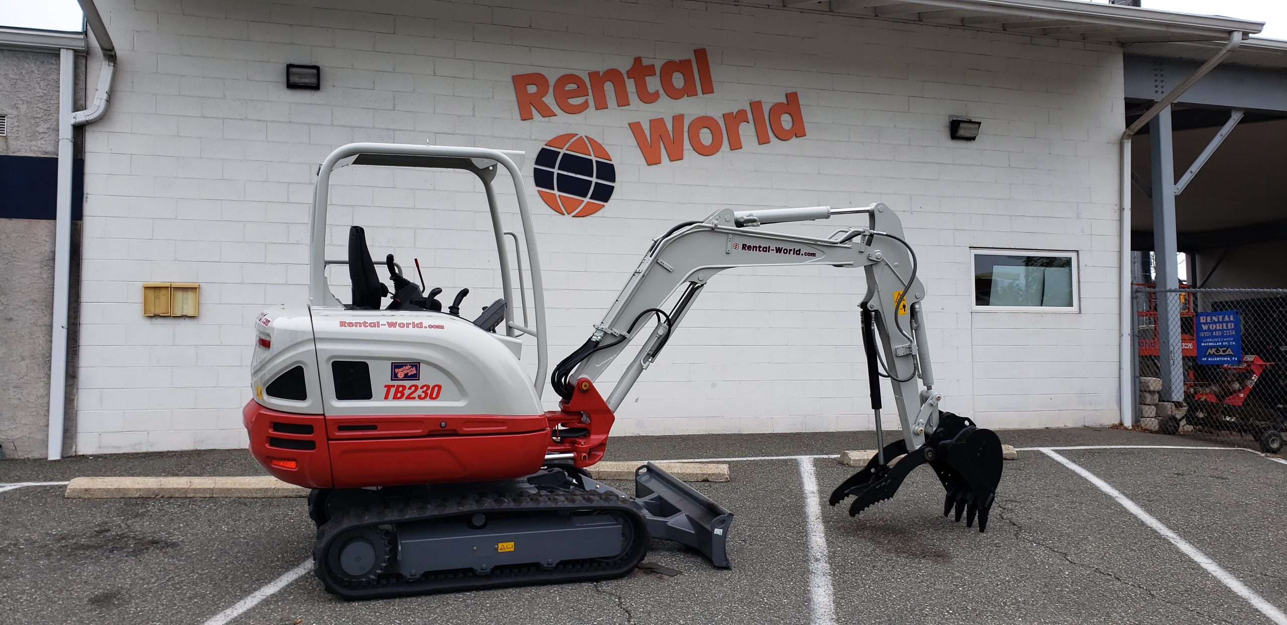 Excavator - Takeuchi Model 230R with Thumb - Image 12