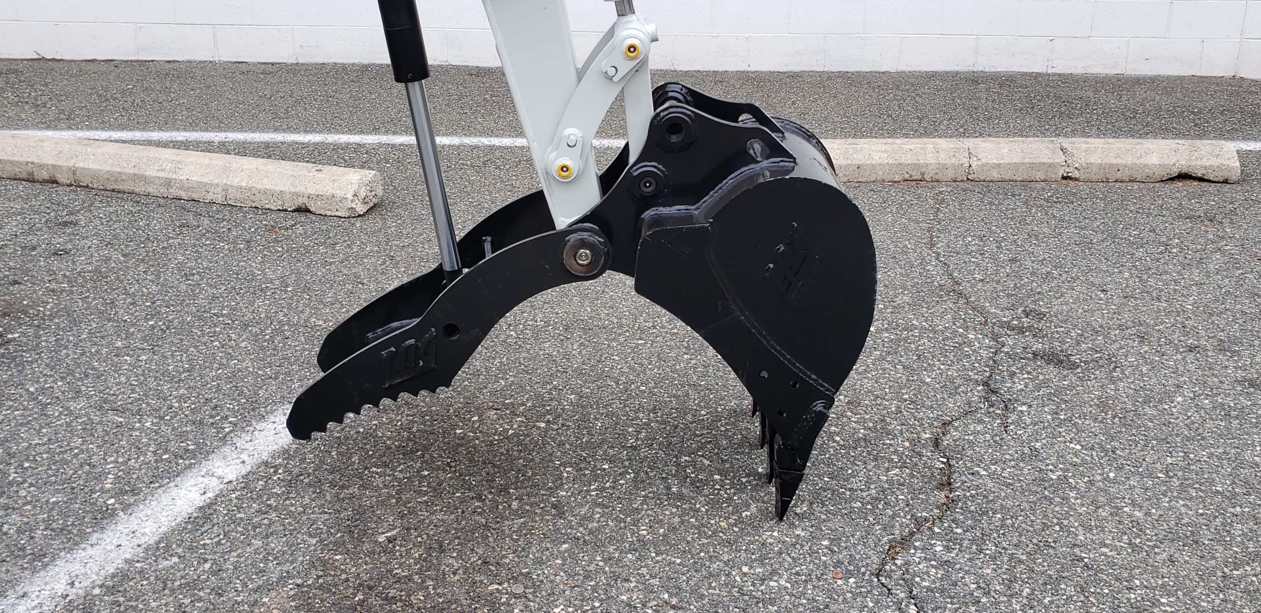 Excavator - Takeuchi Model 230R with Thumb - Image 14